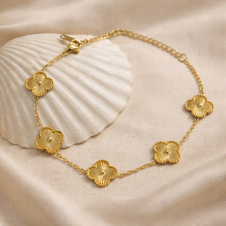 Elara Radiant Clover Bracelet