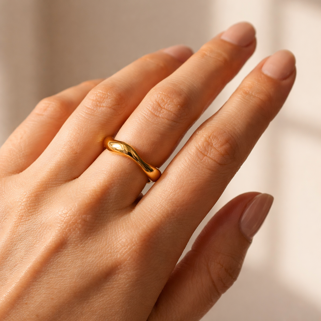 Lunara Wave Band Ring